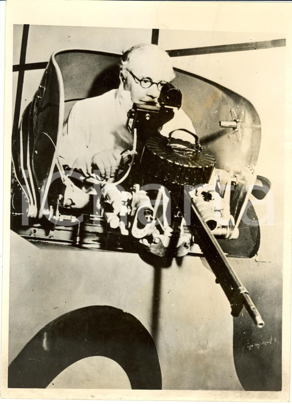 Fotografia d epoca originale 1939 LONDON UK Howard KINGSLEY WOOD con mitragliatrice Fabbrica aerei TOLWORTH 1