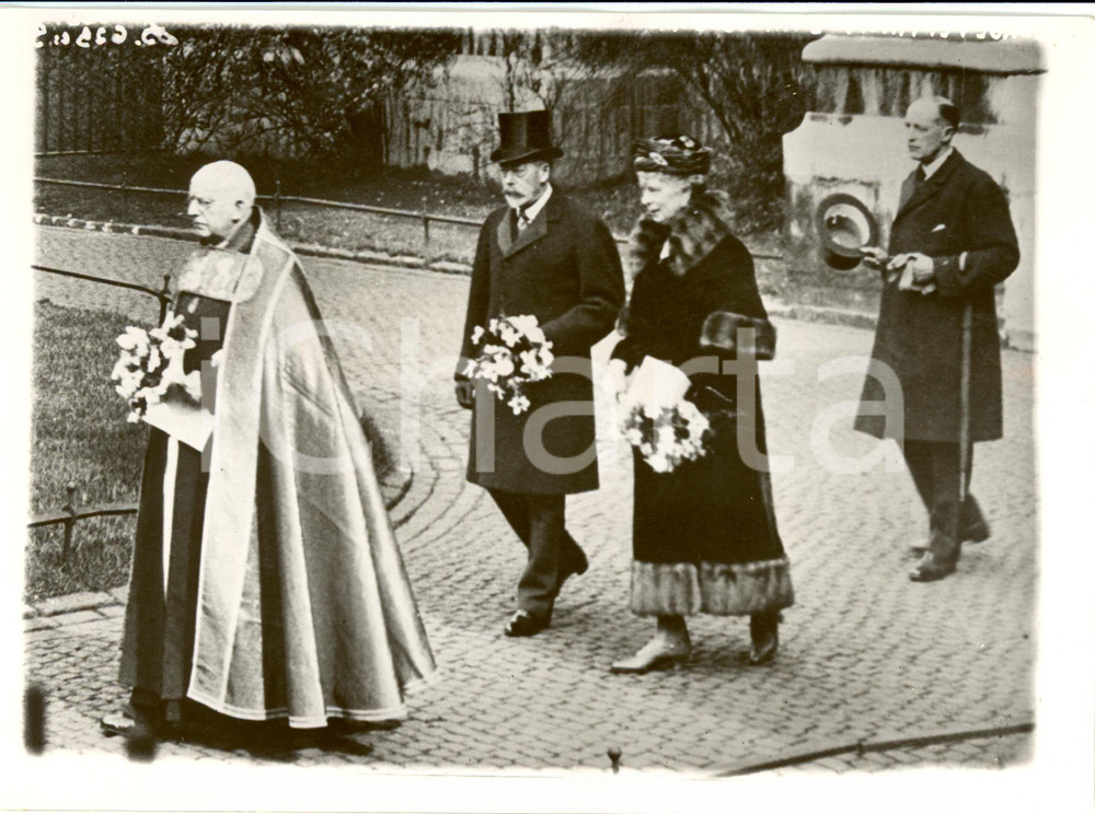 Fotografia d epoca originale 1930 ca LONDON King George V Queen Mary of TECK leaving the cathedral Photo 1 1
