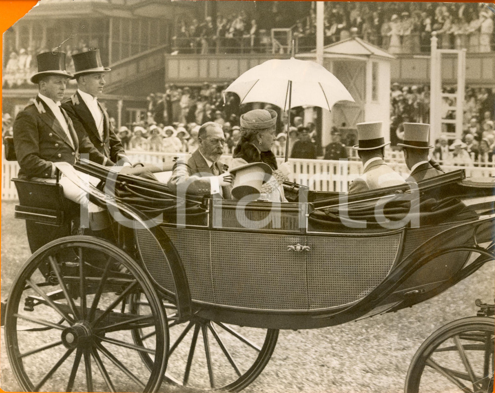 Fotografia d epoca originale 1935 ca BERKSHIRE UK ROYAL ASCOT King George V and Queen Mary Photo DAMAGED 1