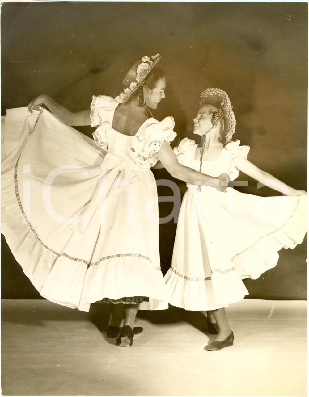 Fotografia d epoca originale 1965 ca SALT LAKE CITY USA Joan WOODBURY performing Square Dance 1