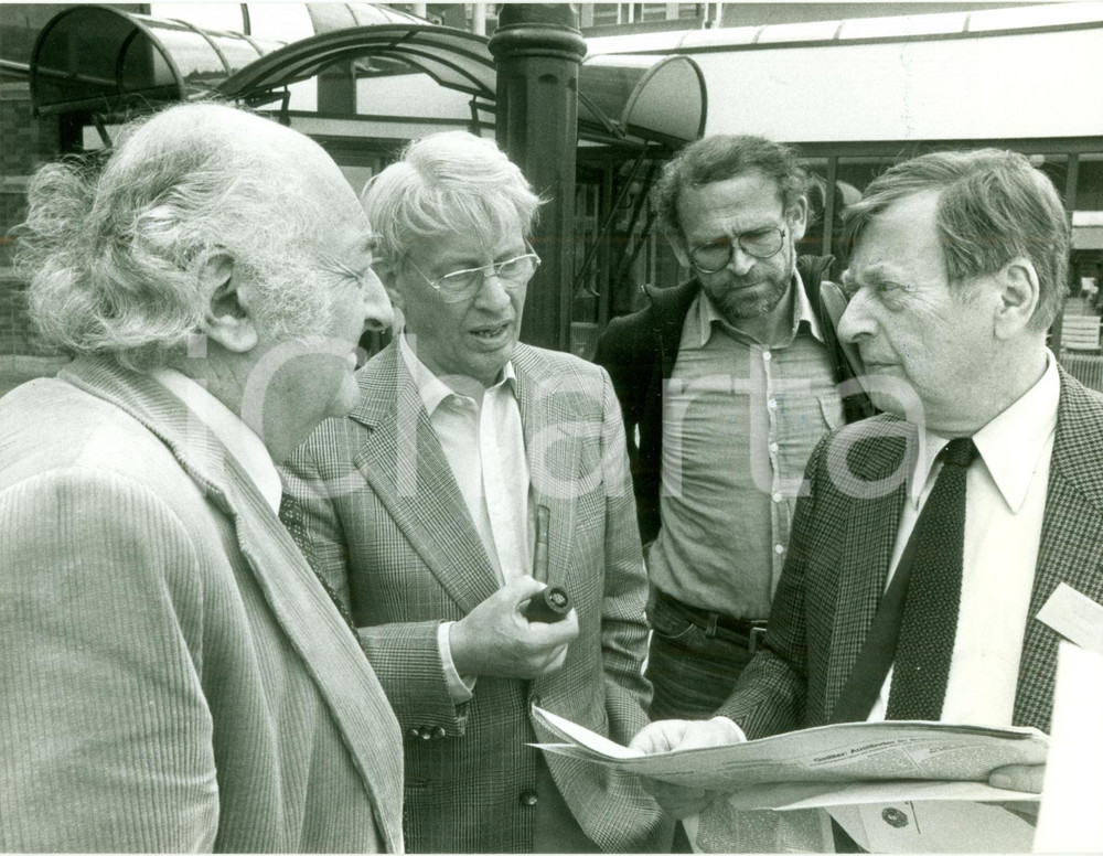 Fotografia d epoca originale 1980 ca DEN HAAG NL Stefan HEYM Stephan HERMLIN GÃ¼nter WALLRAFF Bernt ENGELMANN 1