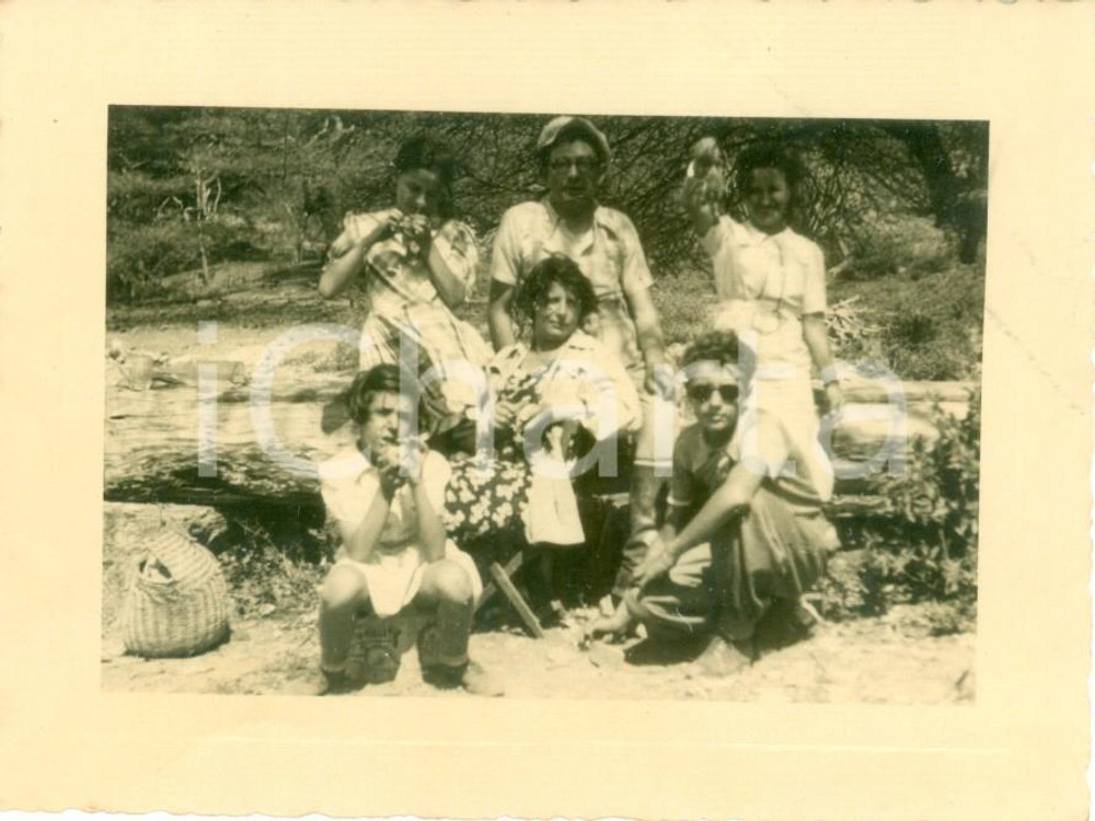 Fotografia d epoca originale 1936 CHEREN ERITREA AOI Famiglia di coloni durante un picnic Foto cm 11 x 8 1