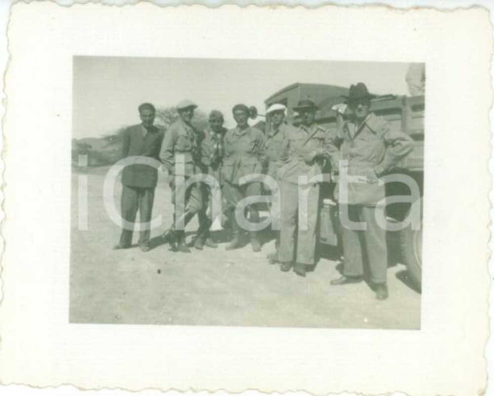 Fotografia d epoca originale 1936 CHEREN ERITREA AOI Comitiva di coloni in gita con furgone Foto cm 10 x 7 1