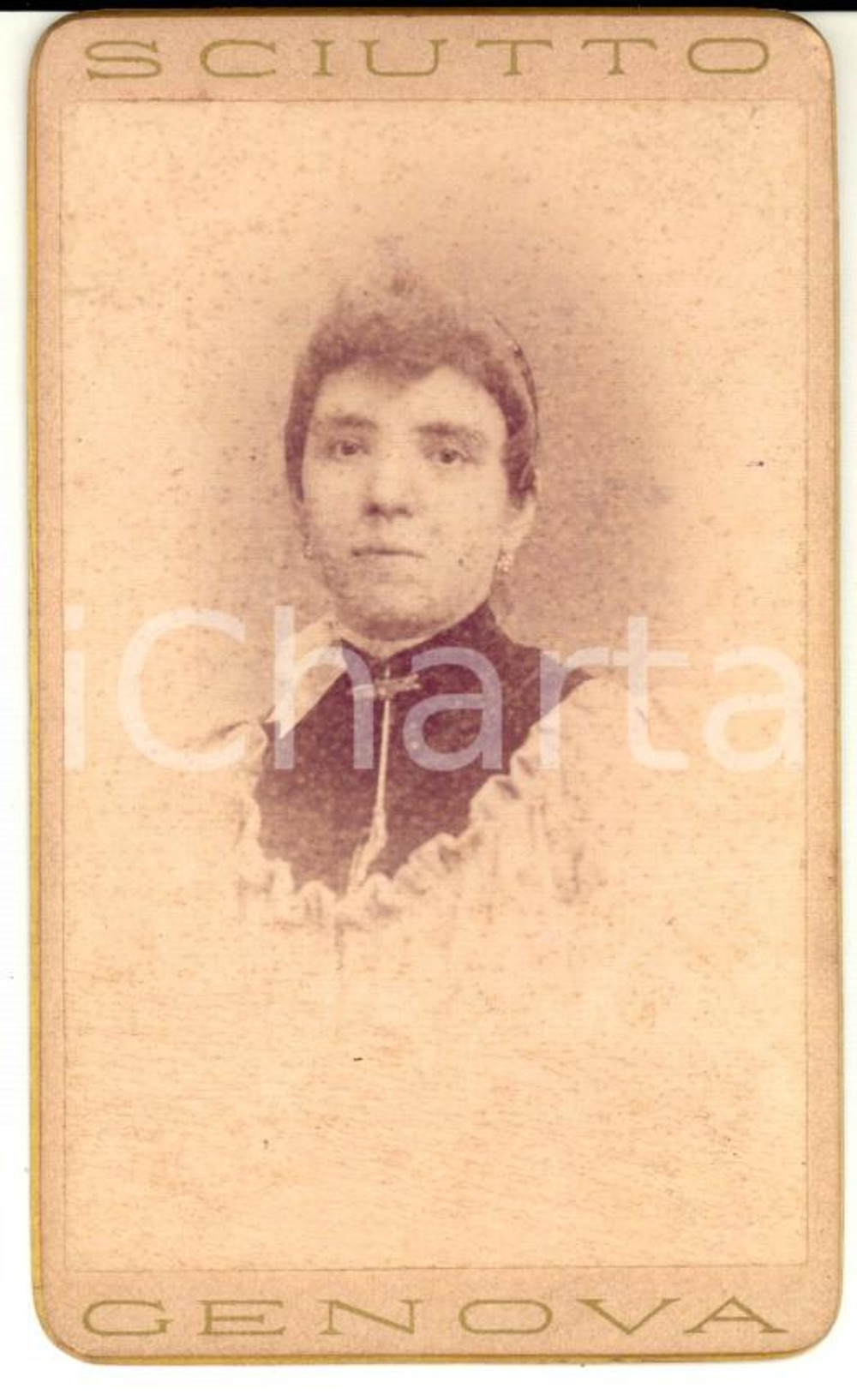 Fotografia d epoca originale 1890 ca GENOVA Ritratto di donna con la spilla Fotografia G. B. SCIUTTO 1