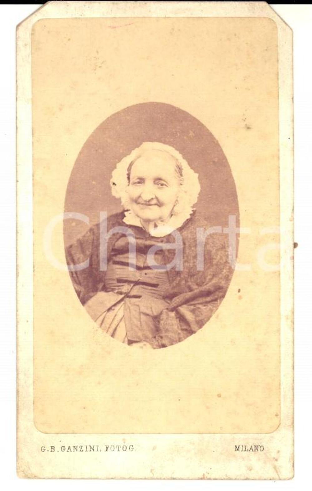 Fotografia d epoca originale 1880 ca MILANO Ritratto di anziana con cuffia in pizzo Foto G. B. GANZINI 1