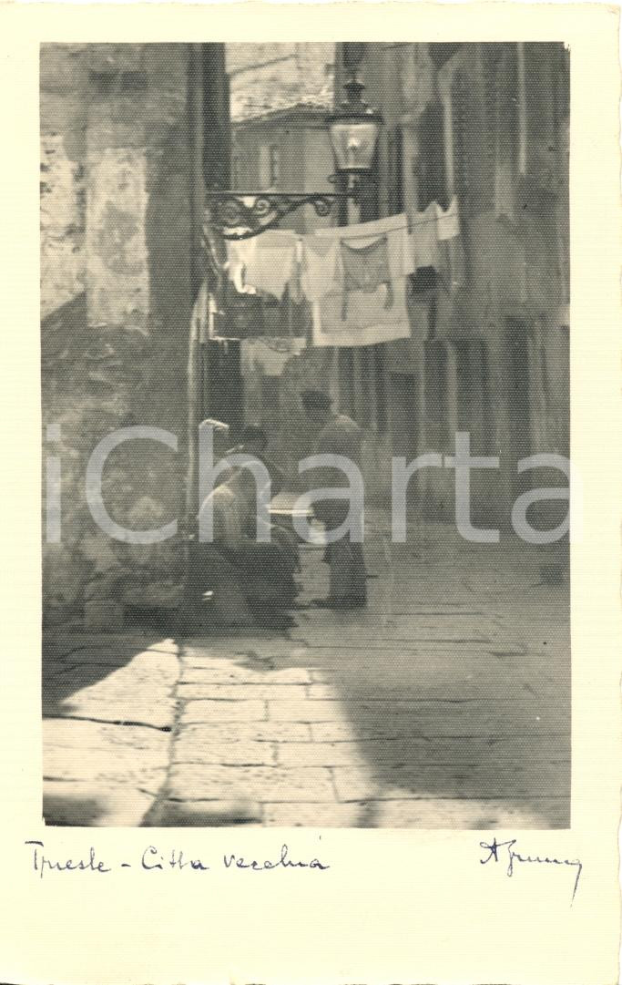 Cartolina originale da collezione 1931 TRIESTE Scena quotidiana nella CITTA  VECCHIA Cartolina animata FP VG 1