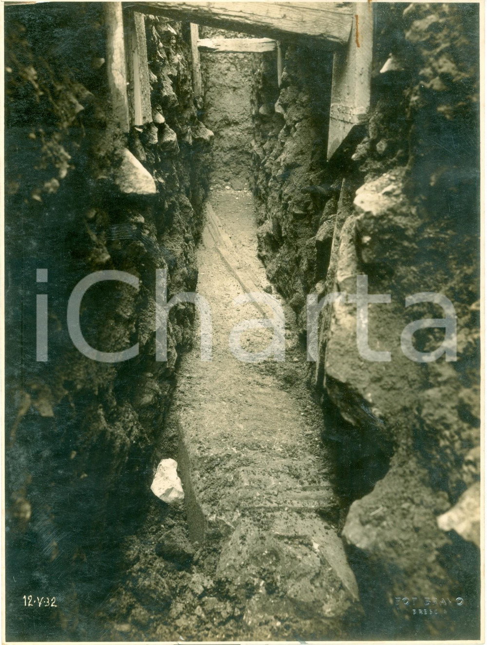 Fotografia d epoca originale 1932 BRESCIA Basamenti romani rinvenuti durante scavi per fognatura nera FOTO 1