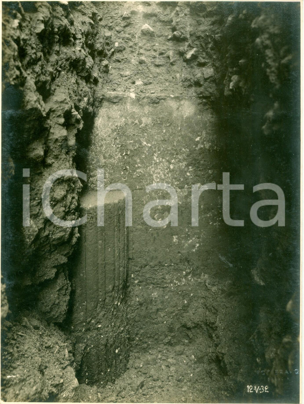 Fotografia d epoca originale 1932 BRESCIA Colonna romana rinvenuta durante scavi per fognatura nera FOTO 1