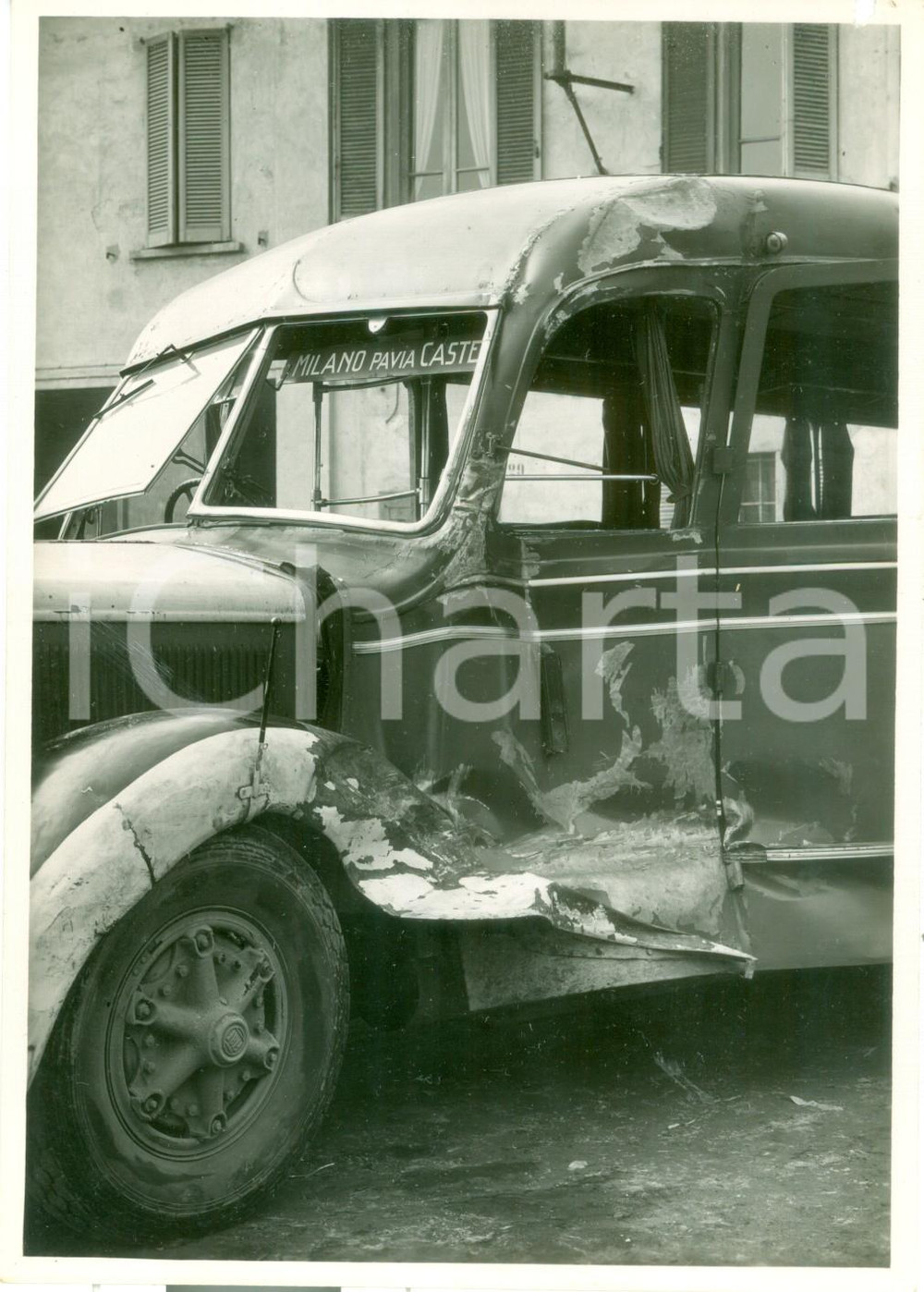 Fotografia d epoca originale 1950 ca PAVIA Autocorriera per CASTEGGIO  MILANO dopo un incidente Fotografia 1