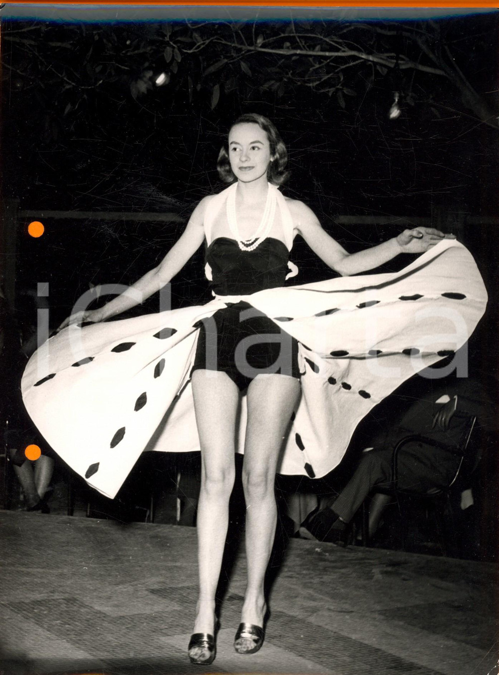 Fotografia d epoca originale 1960 ca PALERMO Modella in costume e gonna a ruota Foto MODA Alfredo URSO 1