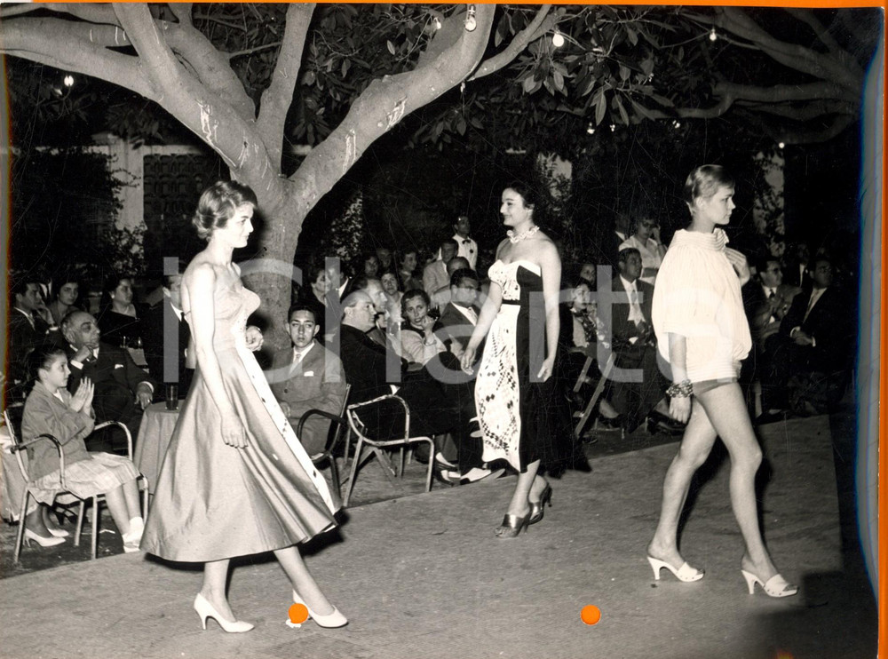 Fotografia d epoca originale 1960 ca PALERMO Sfilata con abiti da sera estivi Foto MODA Alfredo URSO 1
