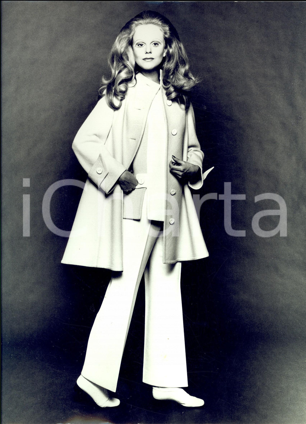 Fotografia d epoca originale 1970 ca STORIA DELLA MODA MILANO Modella in completo invernale con pantaloni 1