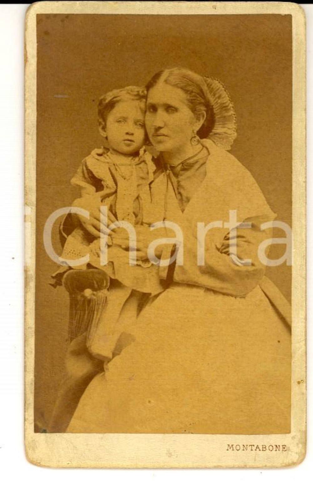 Fotografia d epoca originale 1880 ca MILANO Ritratto di bambina con la balia Fotografia MONTABONE 1
