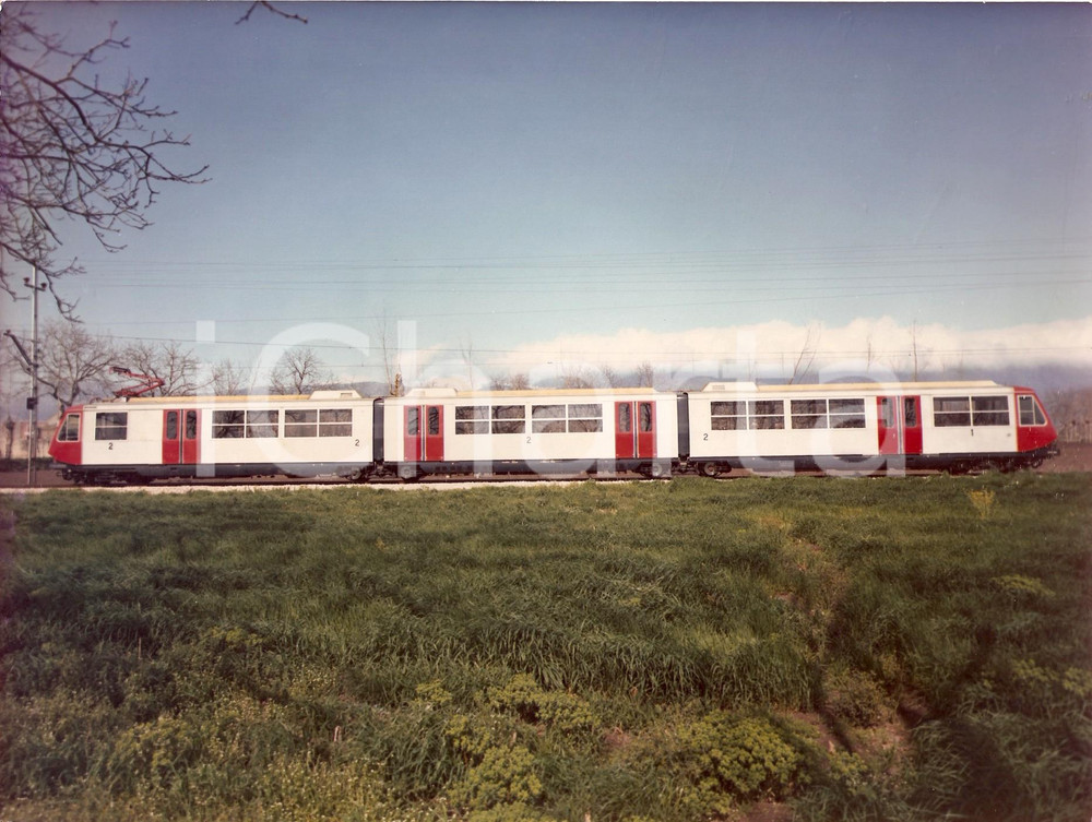 Fotografia d epoca originale 1975 ca NAPOLI Circumvesuviana Elettrotreno SFSM ETR 001 fermo tra i campi Foto 1