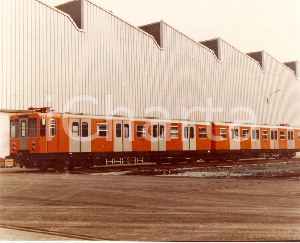 Fotografia d epoca originale 1980 ca BREDA Costruzioni Ferroviarie Treno MA002 in deposito Fotografia 1