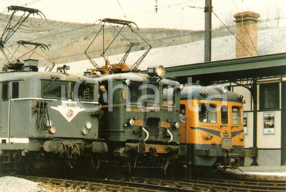 Fotografia d epoca originale 1970 ca ESPANA  RENFE Locomotive alla stazione ANIMATA Fotografia 1