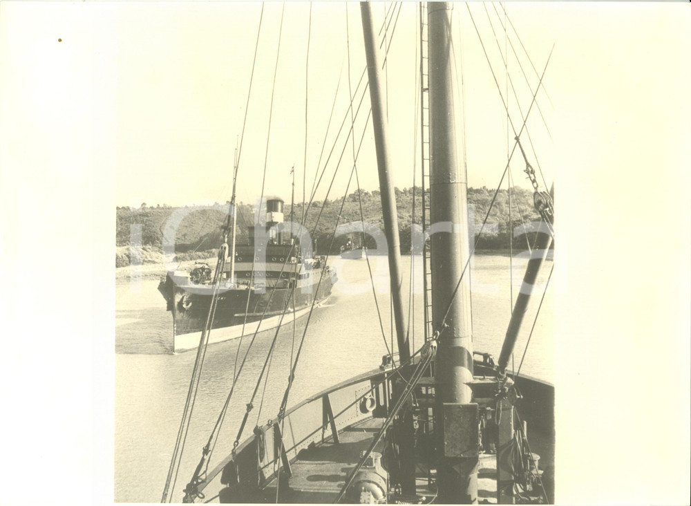 Fotografia d epoca originale 1967 LONDRA UK Navi mercantili lasciano il porto sul TAMIGI Fotografia 1