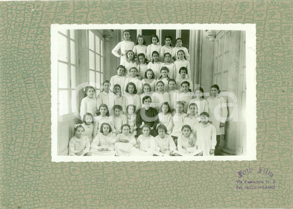 Fotografia d epoca originale 1940 MILANO Scuola elementare FABIO FILZI Teresa GATTI con classe femminile 1