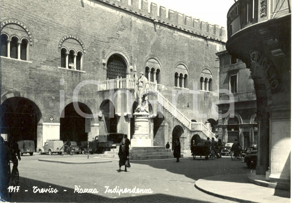 Cartolina originale da collezione 1960 TREVISO Veduta Piazza Indipendenza  AUTO D EPOCA Cartolina animata FG VG 1