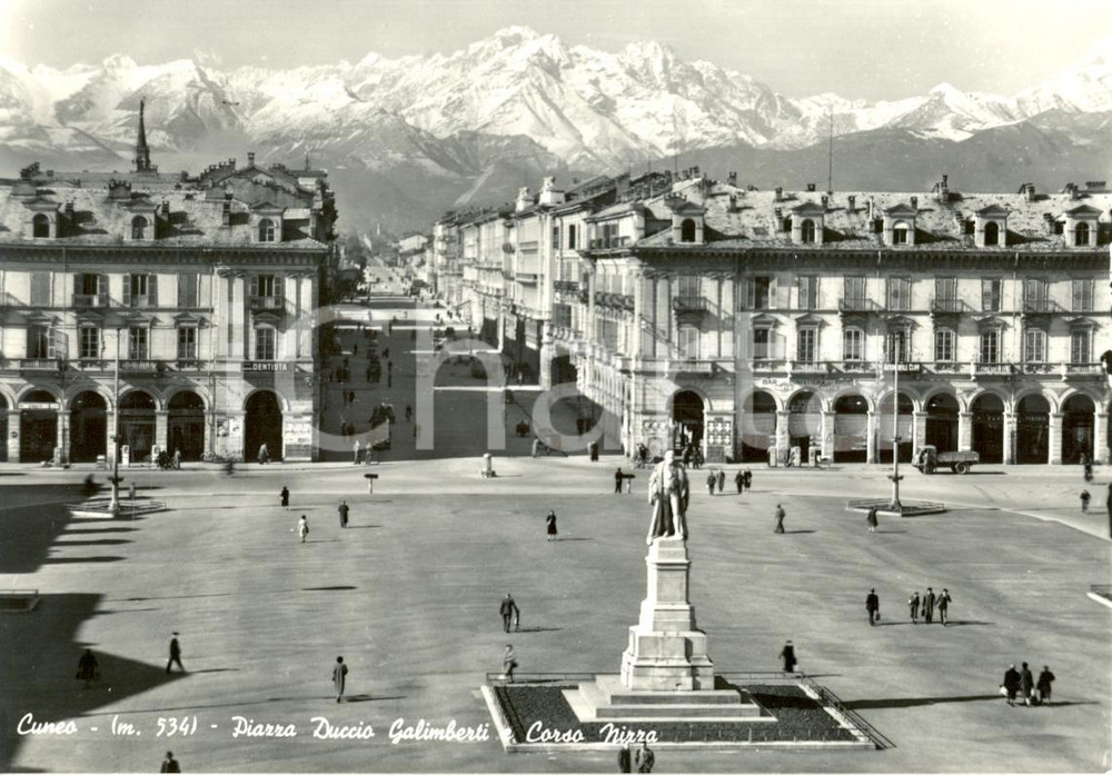 Cartolina originale da collezione 1960 ca CUNEO Veduta Piazza Galimberti  Corso Nizza Cartolina animata FG NV 1
