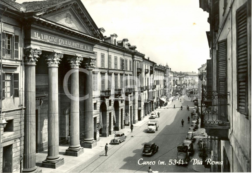 Cartolina originale da collezione 1960 ca CUNEO Veduta di Via Roma AUTO D EPOCA Cartolina animata FG NV 1