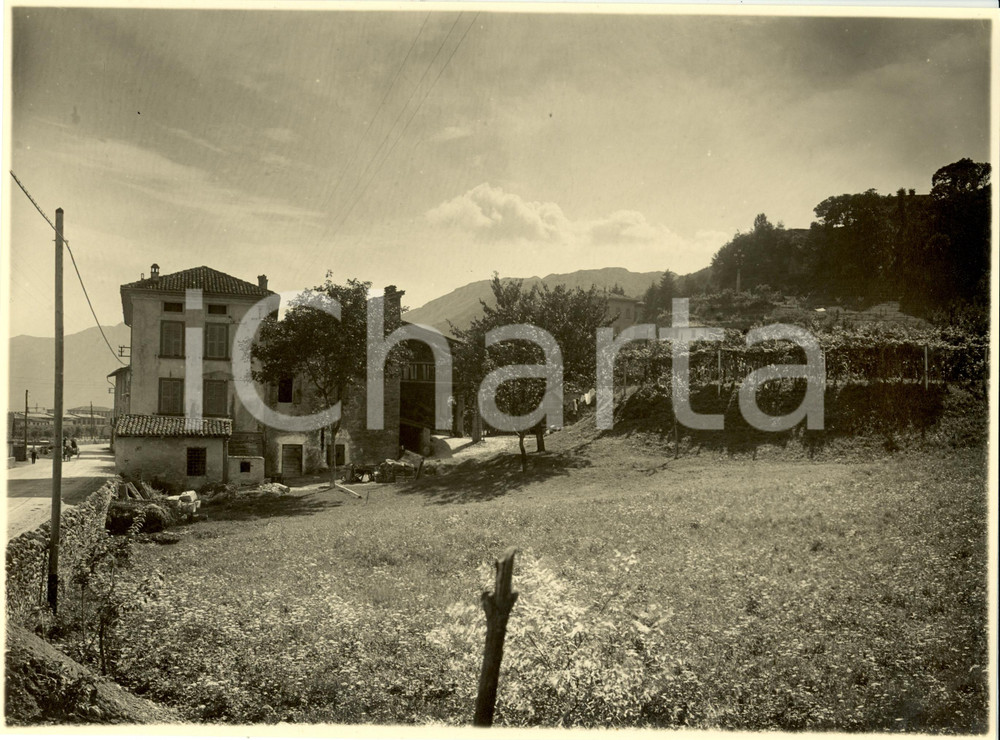 Fotografia d epoca originale 1932 BERGAMO Case contadine su Strada Statale 42 del TONALE e della MENDOLA Foto 1