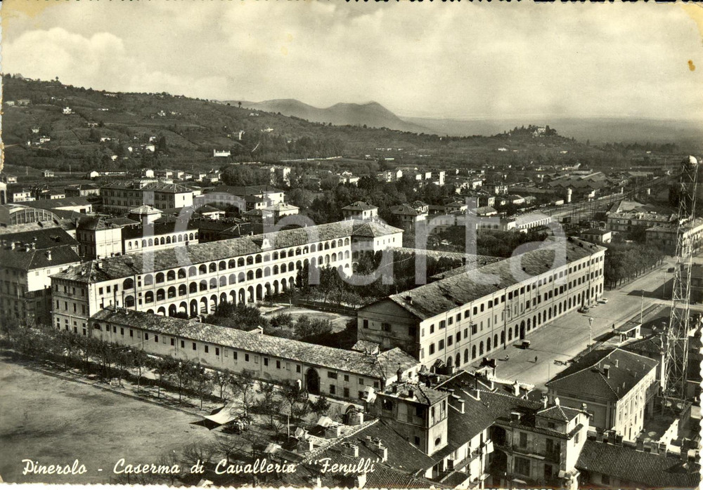 Cartolina originale da collezione 1959  PINEROLO TO La caserma di Cavalleria FENULLI Cartolina FG VG 1