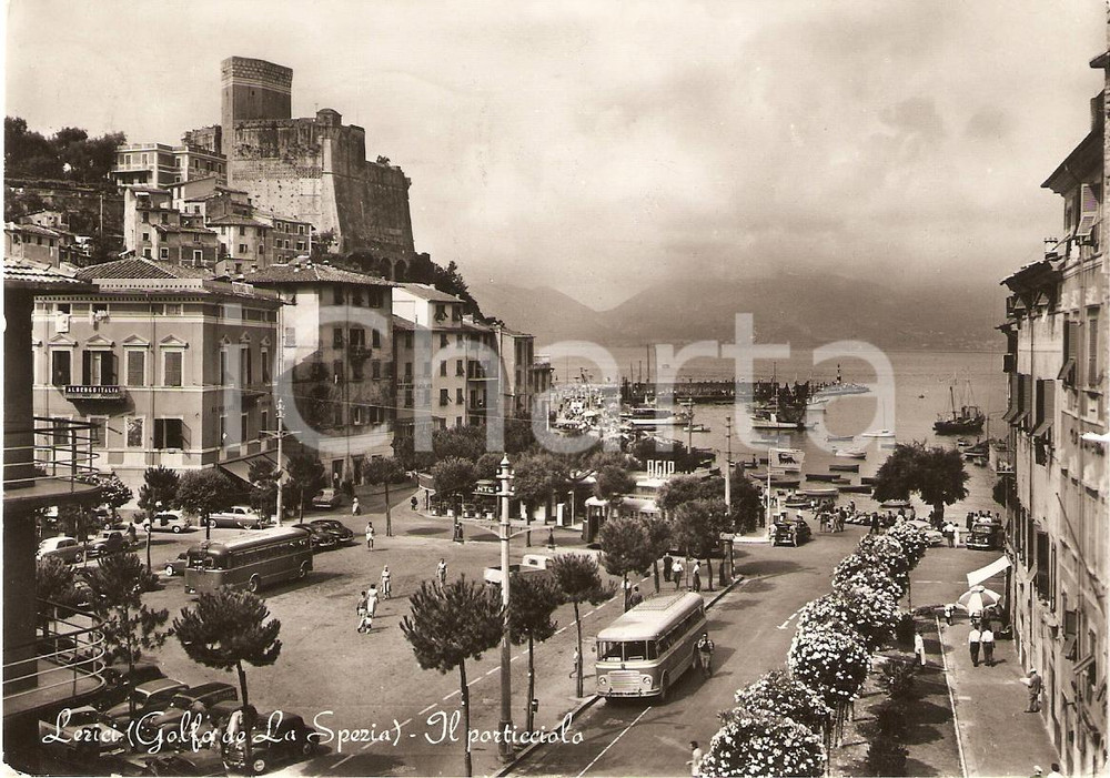 Cartolina originale da collezione 1958 LERICI SP Autobus al PORTICCIOLO Distributore AGIP Animata Cartolina FG 1