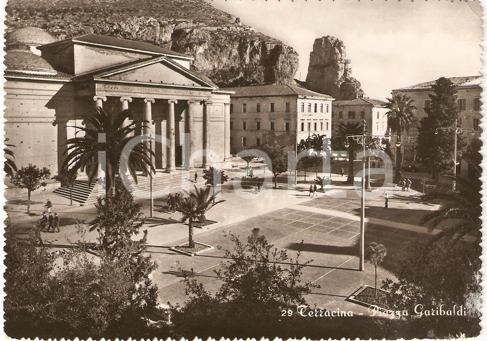 Cartolina originale da collezione 1962 TERRACINA LT Veduta PIAZZA GARIBALDI Animata Cartolina FG VG 1