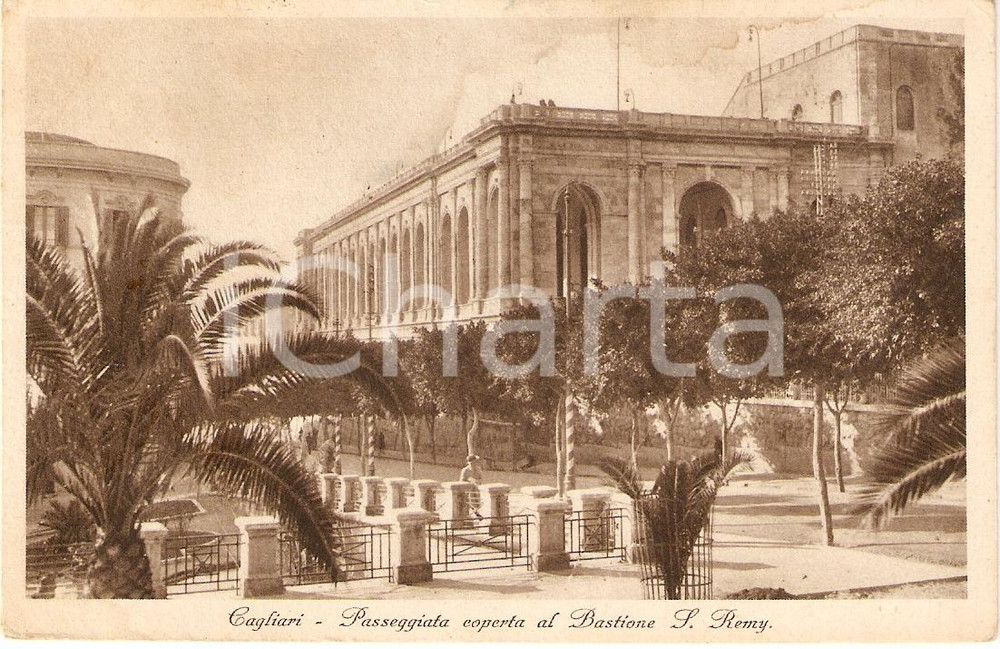 Cartolina originale da collezione 1930 ca CAGLIARI Paseggiata al Bastione di SAINT REMY Animata Cartolina FP VG 1