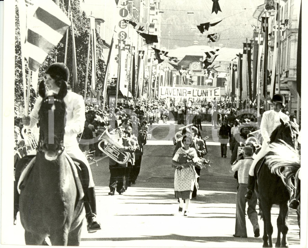 Fotografia d epoca originale 1985 ca DELEMONT CH Canton GIURA Manifestazione per riunificazione Fotografia 1