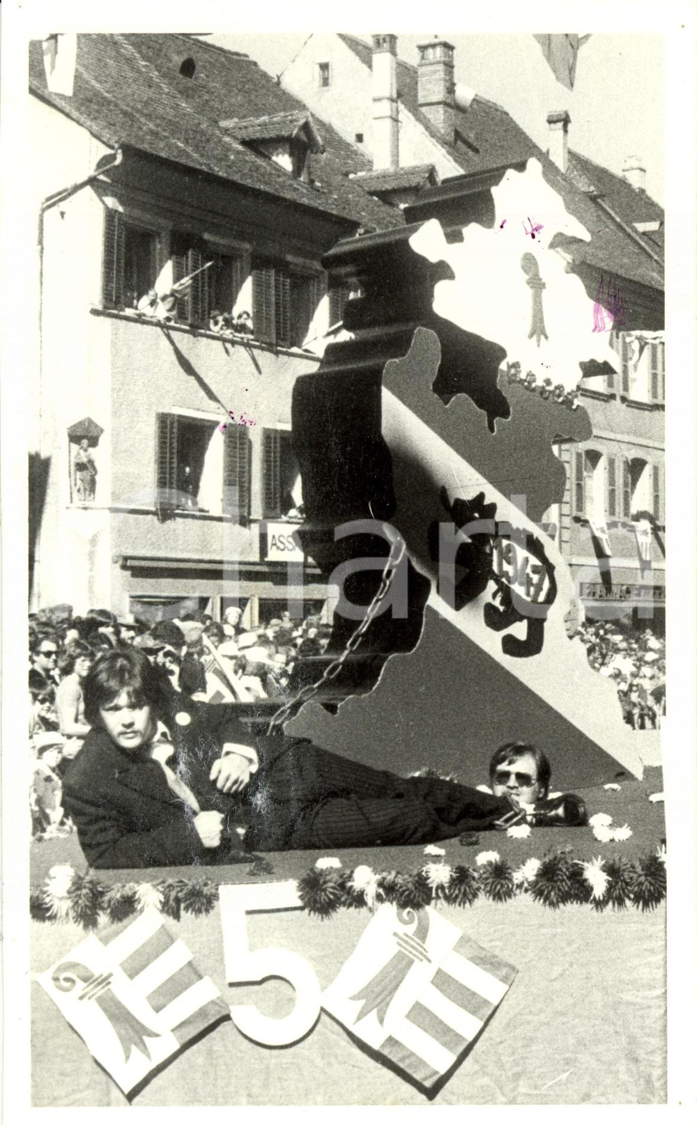 Fotografia d epoca originale 1985 ca DELEMONT CH Canton GIURA Carro allegorico per riunificazione Foto 1