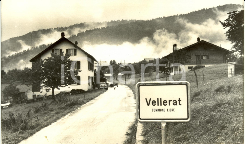 Fotografia d epoca originale 1982 VELLERAT Svizzera Canton GIURA  Ingresso del paese Fotografia 1