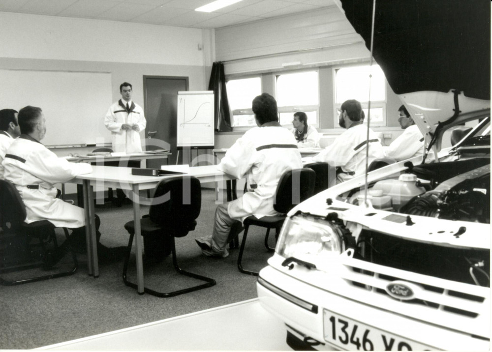 Fotografia d epoca originale 1990 ca L ISLE D ABEAU F LeÃ§on Centre de Formation Technique FORD Photo 1