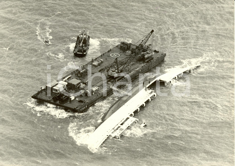 Fotografia d epoca originale 1984 OSTENDA B Cargo MONT LOUIS affonda e perde esafluoruro uranio Fotografia 1