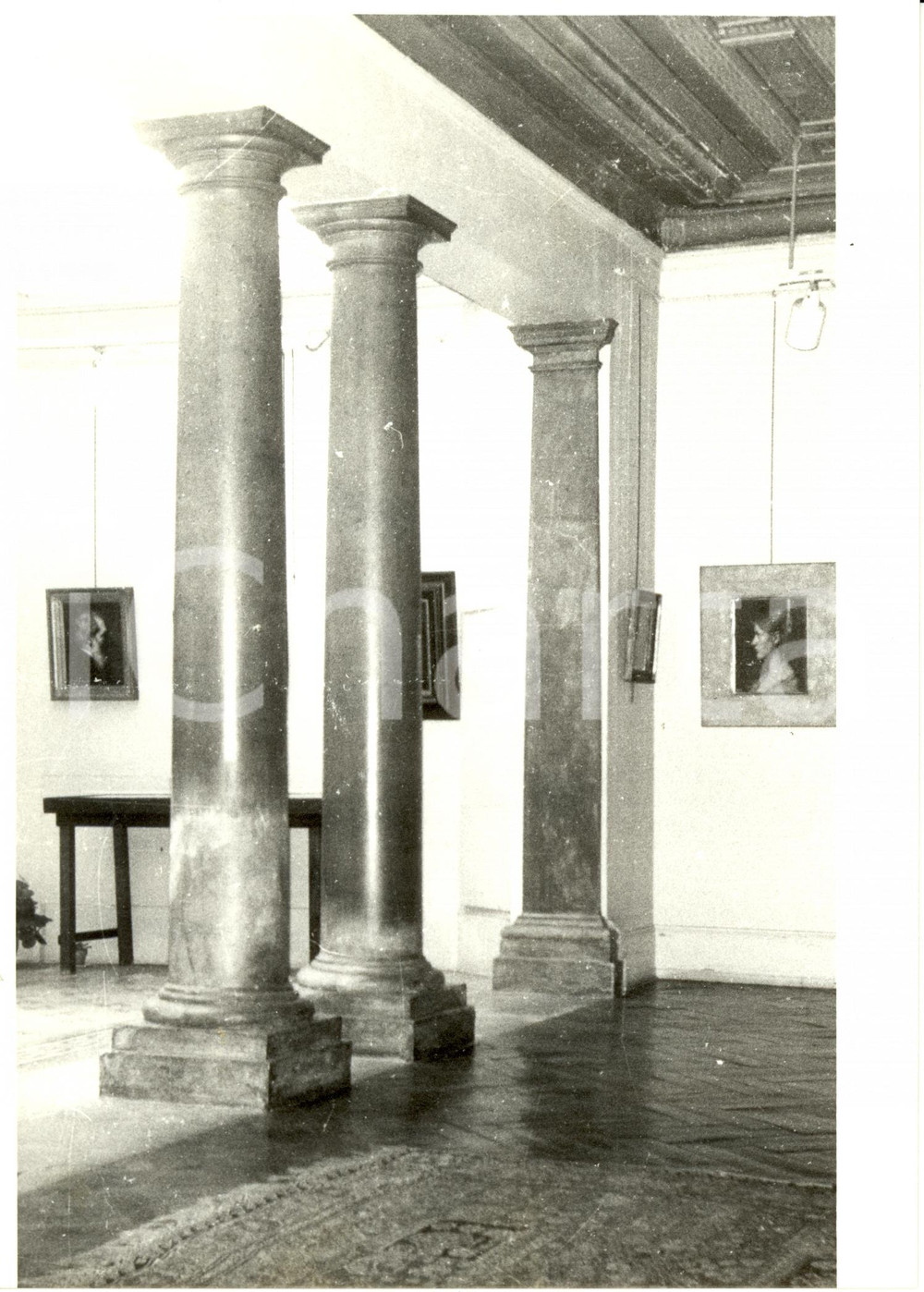 Fotografia d epoca originale 1980 ca PARIGI F MusÃ©e JEANJACQUES HENNER  Scorcio di una sala con dipinti 1