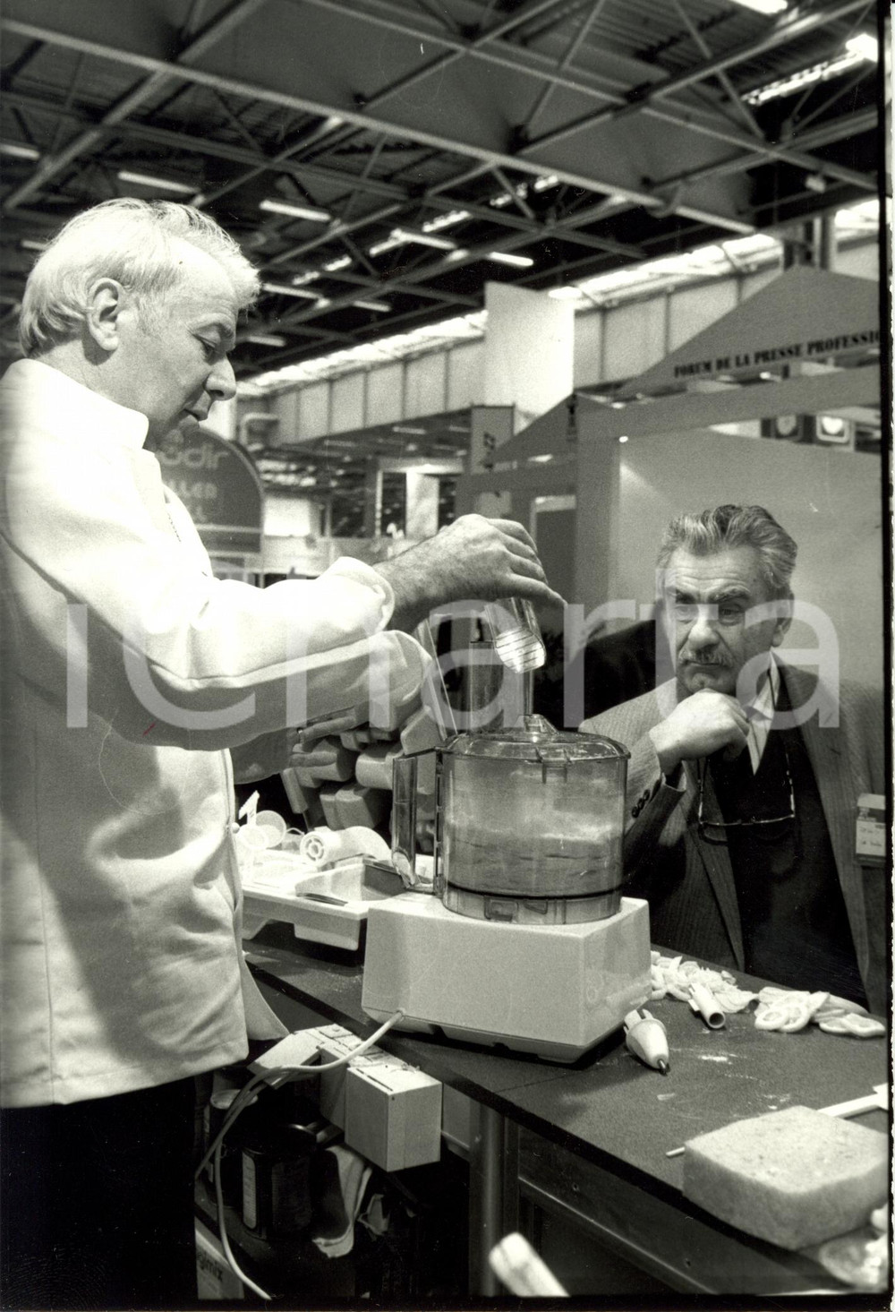 Fotografia d epoca originale 1990 FRANCE PARISVILLEPINTE Salon Arts MÃ©nagers  robotmixer prÃ©sentÃ© Photo 1