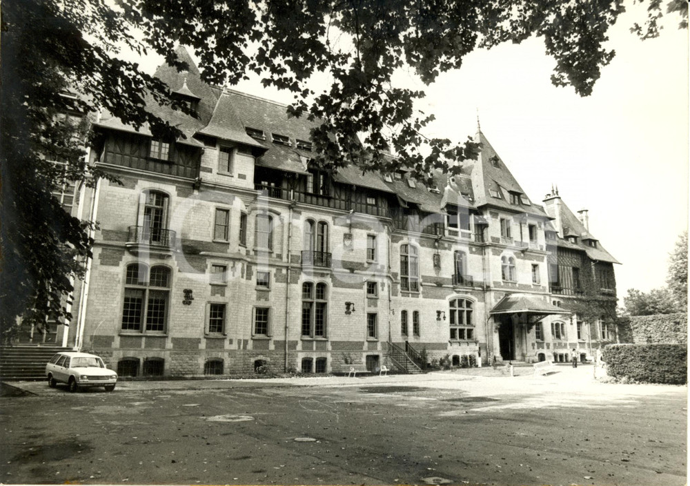 Fotografia d epoca originale 1975 FRANCIA Castello di CHANTILLY sede congresso Partito Socialista Fotografia 1