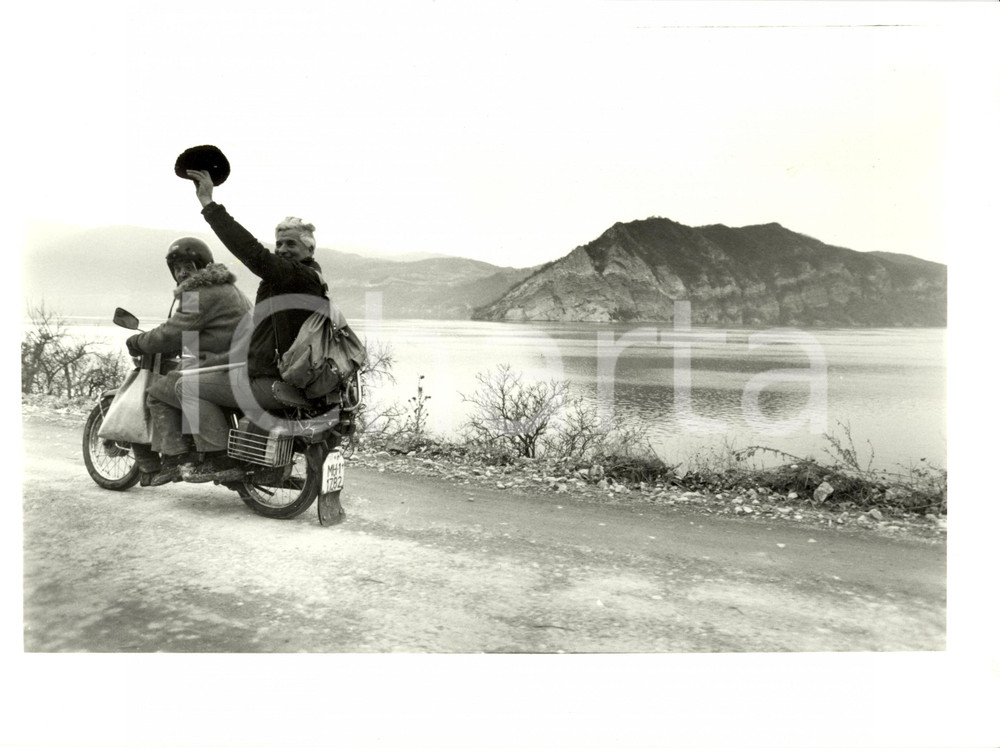 Fotografia d epoca originale 1985 LAGO BALEA? ROMANIAN REVOLUTION Ribelli in motocicletta Fotografia 1