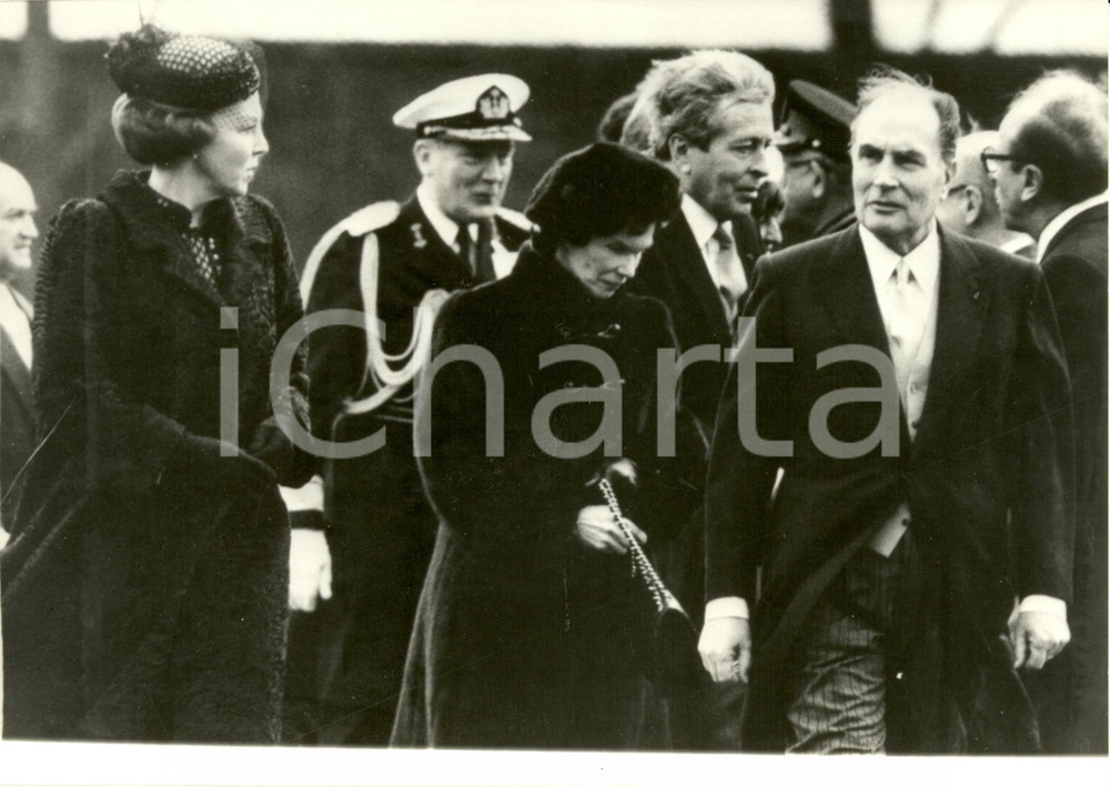 Fotografia d epoca originale 1984 AMSTERDAM NL FranÃ§ois MITTERRAND moglie Danielle GOUZE e Regina Beatrice 1
