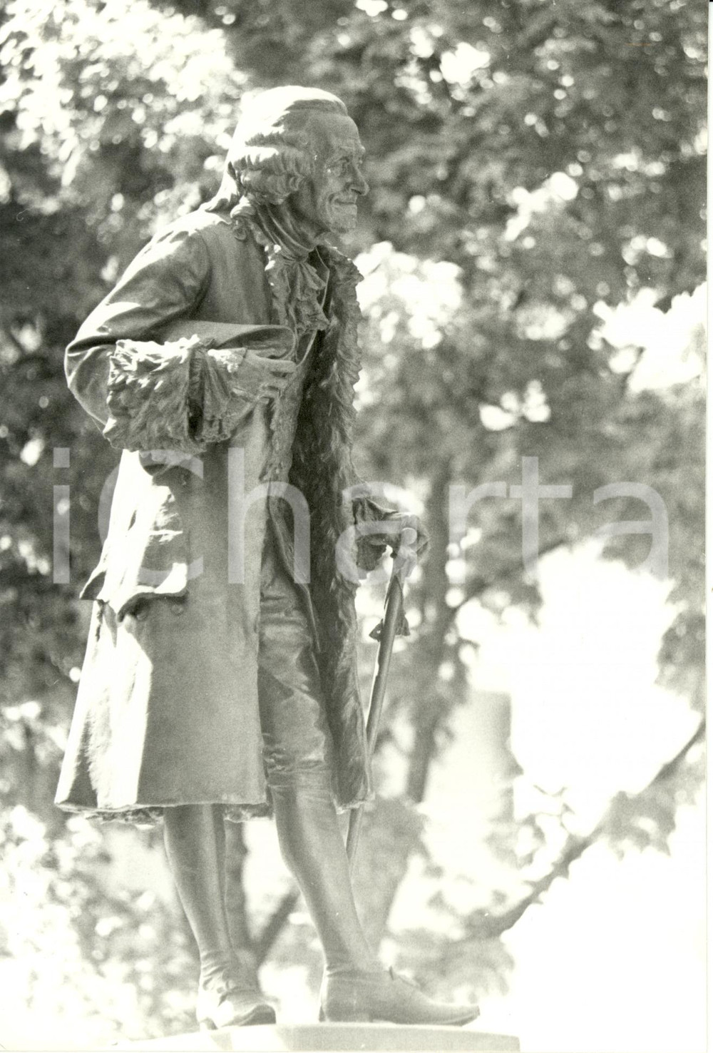 Fotografia d epoca originale 1995 ca COLMAR F Statua di VOLTAIRE nella casa in cui soggiornÃ² Fotografia 1