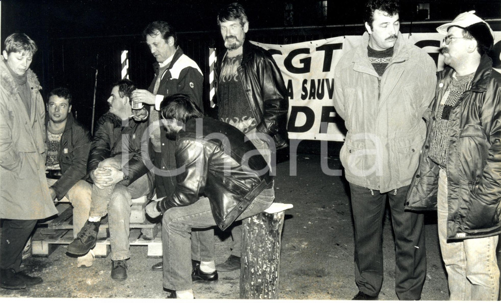 Fotografia d epoca originale 1995 MULHOUSE F Postini in sciopero protestano anche durante la notte Foto 1