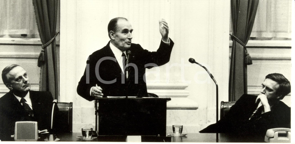 Fotografia d epoca originale 1984 L AIA NL FranÃ§ois MITTERRAND parla al Parlamento olandese Fotografia 1