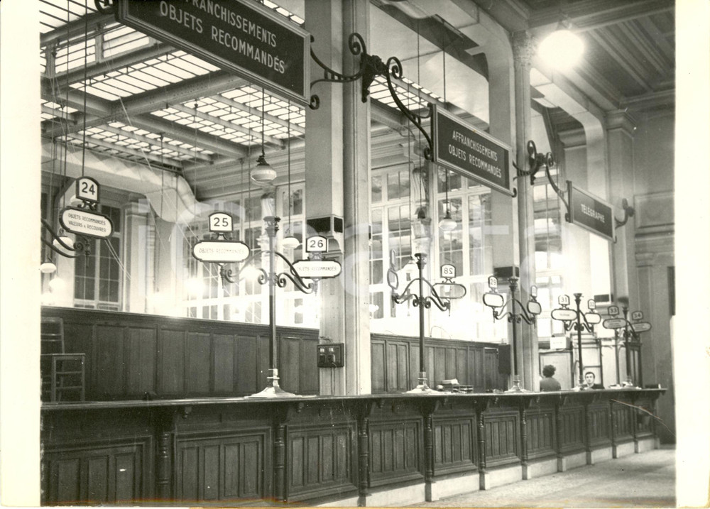 Fotografia d epoca originale 1963 PARIGI F Rue DU LOUVRE Posta centrale deserta per SCIOPERO postini Foto 1