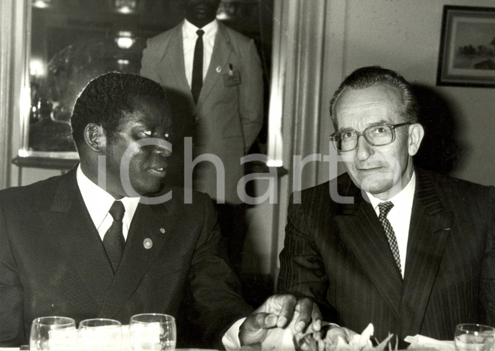 Fotografia d epoca originale 1985 PARIS F GnassingbÃ© EYADEMA Presidente TOGO e Yvon GATTAZ Patronato Foto 1
