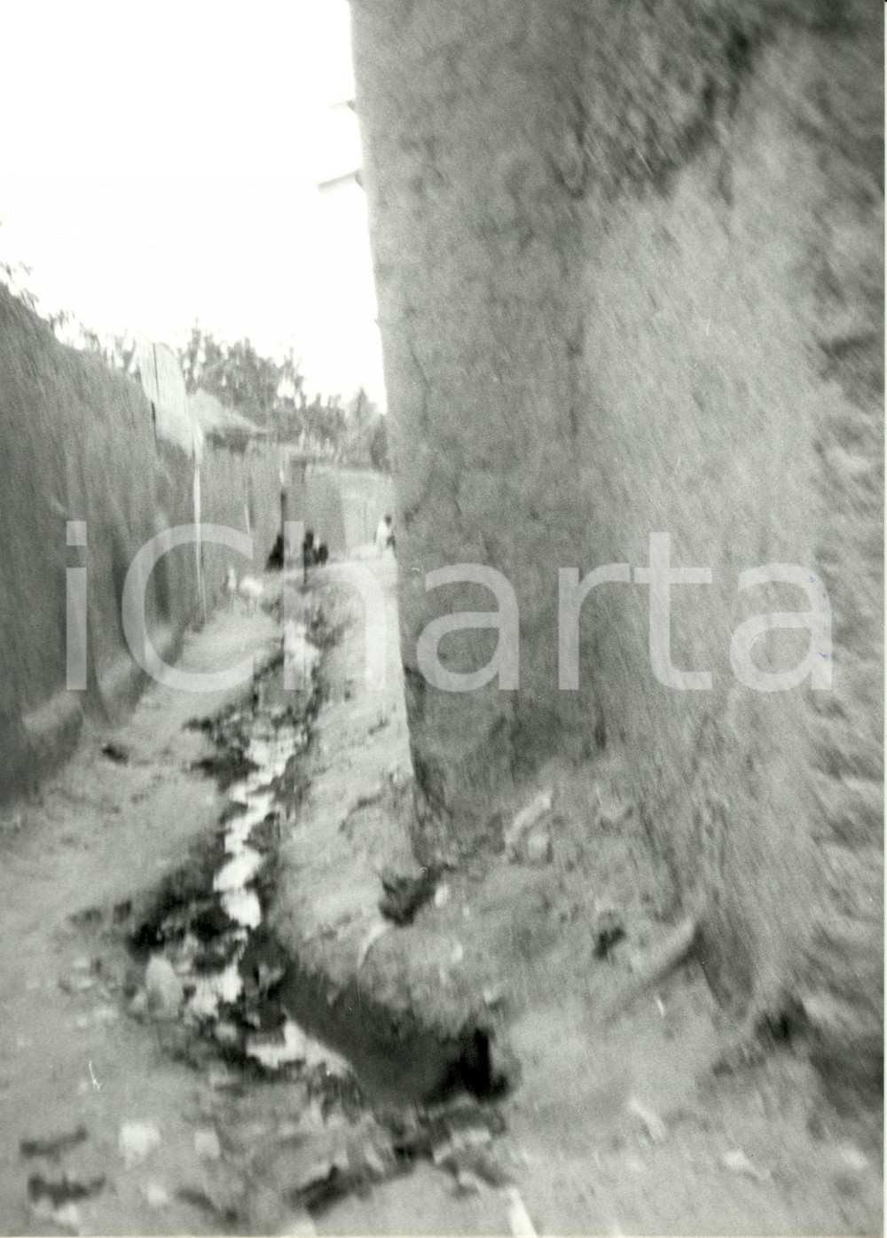 Fotografia d epoca originale 1980 ca TCHAD Un vicolo devastato dai combattimenti Fotografia 1