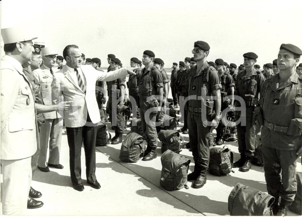 Fotografia d epoca originale 1983 ROISSYENFRANCE Charles HERNU rivista IX Divisione Fanteria per CIAD Foto 1
