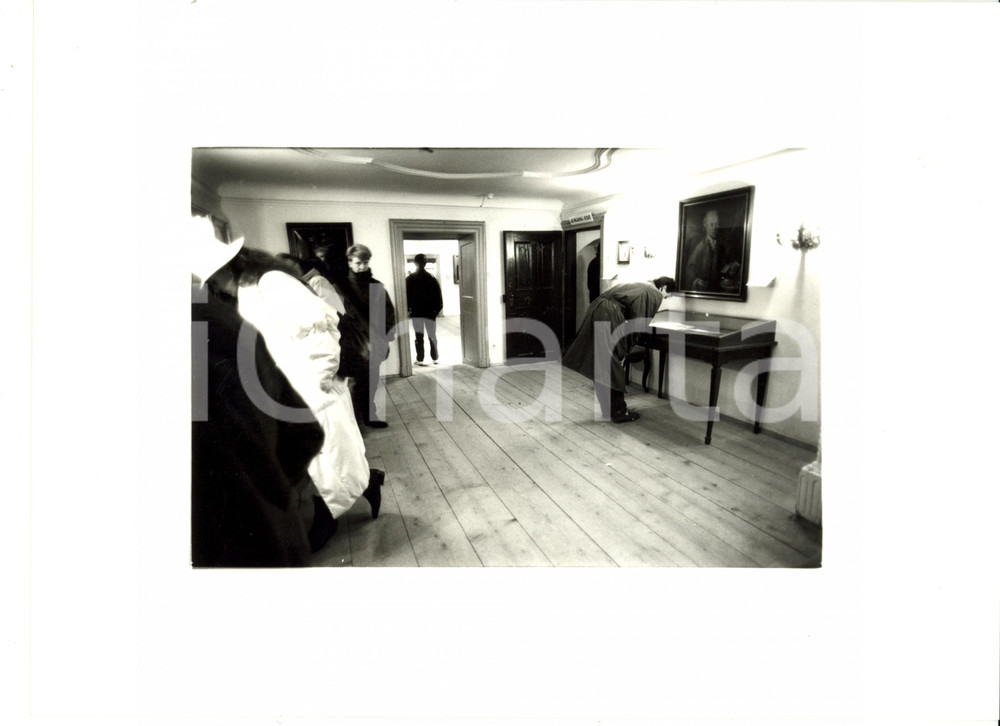 Fotografia d epoca originale 1980 ca SALISBURGO A Casamuseo di Wolfgang Amadeus MOZART  Visitatori Foto 1