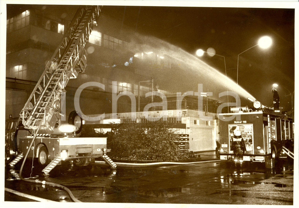Fotografia d epoca originale 1990 HUNINGUE F Pompieri esplosione SANDOZ Azienda chimicofarmaceutica Foto 1