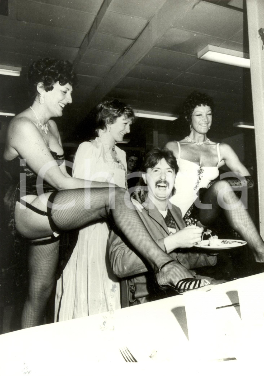 Fotografia d epoca originale 1983 DAGENHAM UK Artisti Compagnia dell Opera  Mensa fabbrica FORD Foto 1